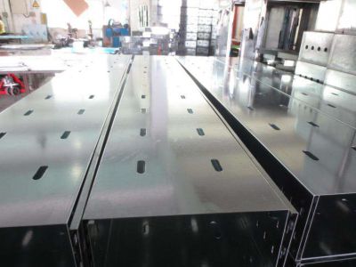 托盘式电缆桥架